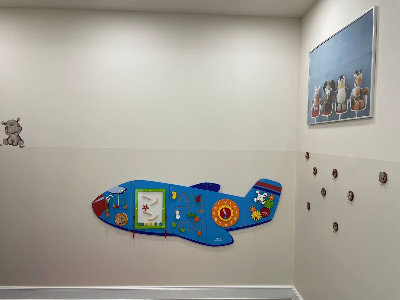 Spielwand — Kinderarztpraxis Dipl. Med. Abdallah Karajoli in Berlin